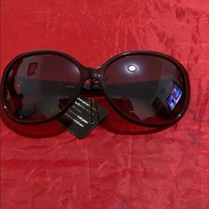 SUNGLASSES BLOCKS UVA UVB & UVB RAYS UP TO 100%